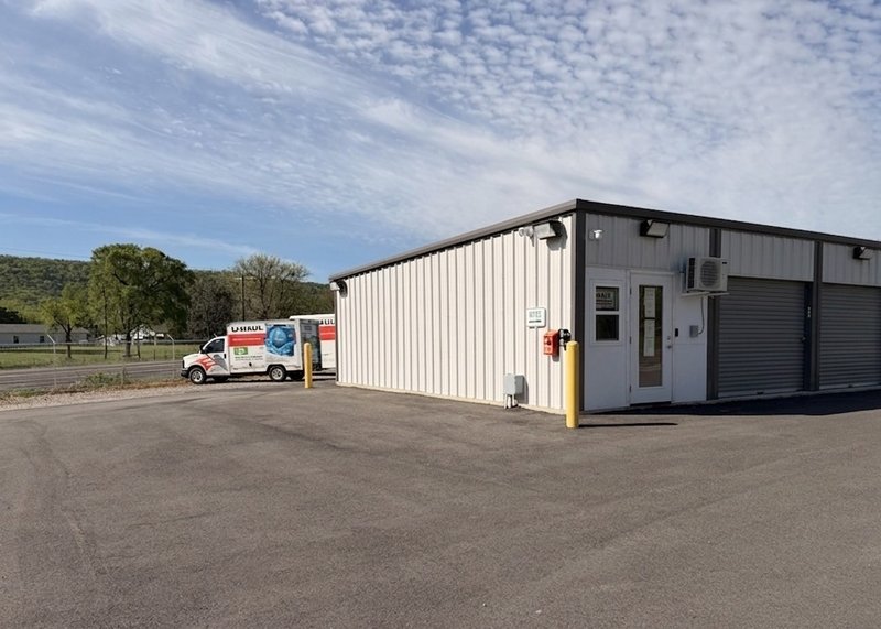 Mountain Storage office and drive-up units with U-Haul truck